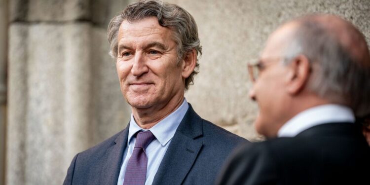 Feijóo y los fiscales critican a Sánchez por interferir en la independencia judicial