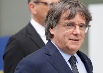 Puigdemont vuelve a presionar al Constitucional para frenar su orden de detención