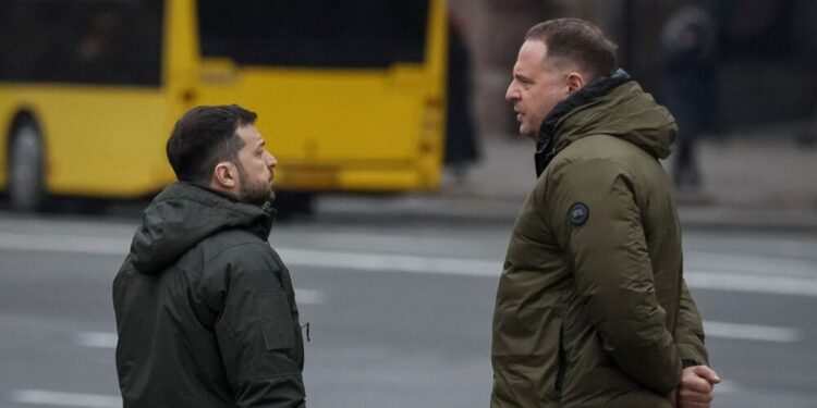 La investigación anticorrupción en Ucrania alcanza al círculo más cercano de Zelenski