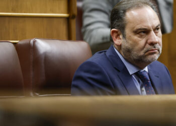 Ábalos encara una posible entrada en prisión sin recursos y decidido a mantener su escaño