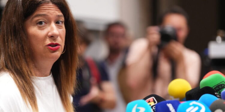 Una asesora del PSOE, señalada por intentar influir en un fiscal en el caso que afecta a la familia de Pedro Sánchez