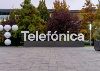Telefónica recorta su dividendo y decepciona al mercado con un plan sin grandes movimientos