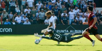 El Juez de Competición decidirá la fecha para reanudar el Ceuta–Almería ante la falta de acuerdo