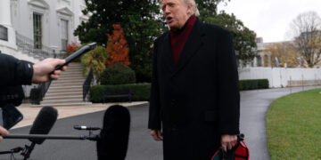 Trump admite que resolver la guerra en Ucrania es difícil por “mucho odio” mientras promueve su plan de paz