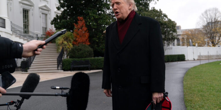 Trump admite que resolver la guerra en Ucrania es difícil por “mucho odio” mientras promueve su plan de paz