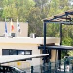 El CETI inicia los traslados a Algeciras acuciado por el colapso: alberga a 700 residentes y tiene a 400 acampados fuera