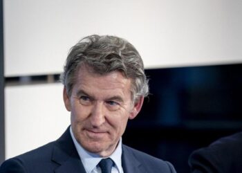 Feijóo pone a Melilla como ejemplo de “convivencia entre culturas” mientras Vox endurece su discurso sobre inmigración en Valencia