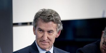 Feijóo pone a Melilla como ejemplo de “convivencia entre culturas” mientras Vox endurece su discurso sobre inmigración en Valencia