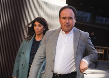 Pérez Llorca lanza guiños a Vox en su investidura y apuesta por devolver menores migrantes a sus familias