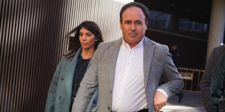 Pérez Llorca lanza guiños a Vox en su investidura y apuesta por devolver menores migrantes a sus familias