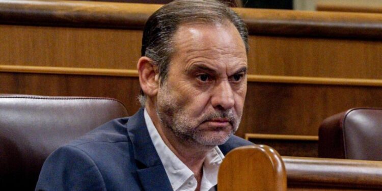 El Congreso revisa precedentes ante una posible suspensión de Ábalos si el Supremo ordena su prisión