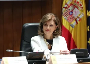 Ana Botella denuncia ante Alsina la falta de apoyo interno y el desplazamiento de mujeres en el PSOE
