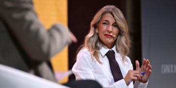 Sumar impulsa una renta básica juvenil de 550 euros y transporte gratuito para jóvenes