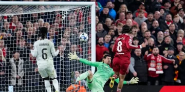 El Real Madrid se diluye en Anfield y Xabi Alonso apela a los “detalles” para contener las dudas