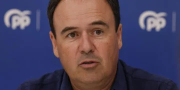 Juanfran Pérez Llorca se postula como candidato a la Generalitat Valenciana en medio de incertidumbre con Vox