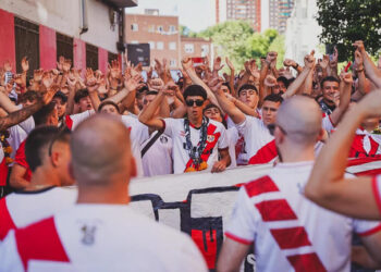 Álvaro obra el milagro: el Rayo remonta un 0-2 ante el Lech Poznan en una noche épica en Vallecas