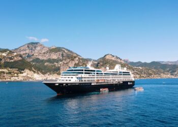 Ceuta recibe por primera vez a dos cruceros de lujo internacionales