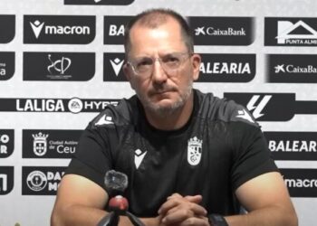 El Ceuta asume un duro frenazo: José Juan Romero pide “despertar” tras la derrota