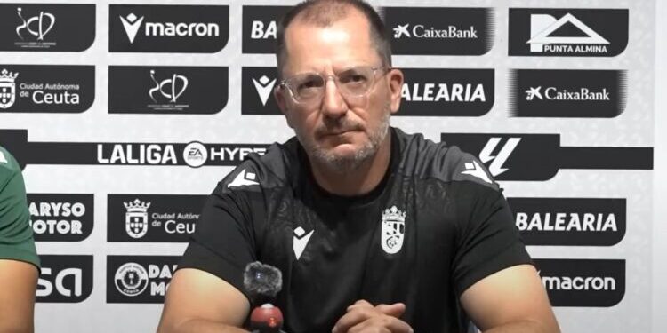 El Ceuta asume un duro frenazo: José Juan Romero pide “despertar” tras la derrota