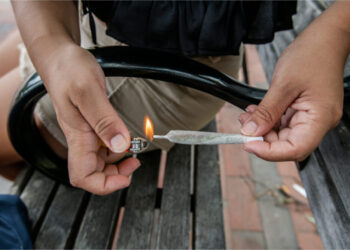 Ceuta lidera la precocidad en el consumo de cannabis pese al descenso histórico del uso de drogas entre adolescentes