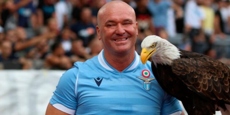 Juan Bernabé denuncia que S.S. Lazio se “está burlando” de él tras presentar la nueva águila del club