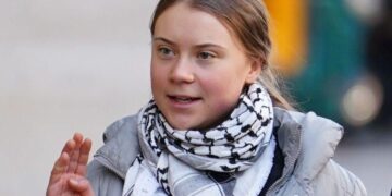 Greta Thunberg sorprende en Galicia: vista en tren rumbo a Vigo y desata especulaciones