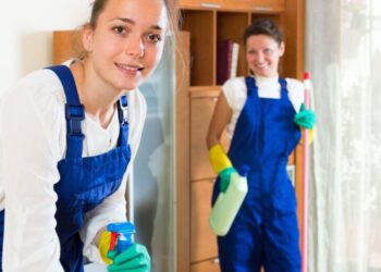 Las 378.000 empleadas del hogar en España adquieren el derecho a una evaluación de riesgos laborales