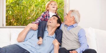 Hacienda oficializa deducción de hasta 2.500 € si convives con un mayor de 65 años