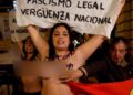 Tensión y agresión machista en una protesta de Femen durante una misa conmemorativa por Franco en Madrid