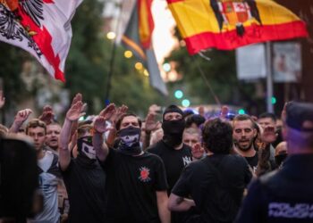 El Gobierno estudia sanciones tras los cánticos de “un tiro en la nuca” contra Sánchez en una marcha de Falange