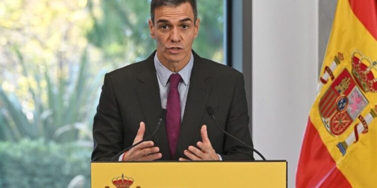 El pacto de Sánchez para los funcionarios costará 12.000 millones al contribuyente: un incremento salarial de hasta 4.000 euros anuales