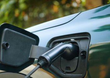 El Gobierno excluye una reforma fiscal del automóvil en el Plan Auto 2030, pero impulsará ayudas a coches eléctricos y nuevas tecnologías