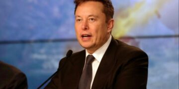 Elon Musk vaticina que “trabajar será opcional” en 10–20 años gracias a la inteligencia artificial y los robots humanoides