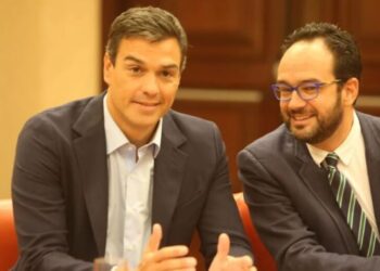 El ‘fontanero’ de Pedro Sánchez, Hernando, asume los contactos con PNV y Bildu tras el relevo de Cerdán