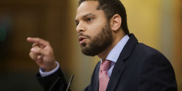 Vox condiciona su apoyo a la investidura de Pérez Llorca a un compromiso en inmigración y la agenda verde