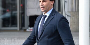 La pareja de Ayuso compra el ático de lujo en Chamberí que alquilaba por 5.000 € al mes