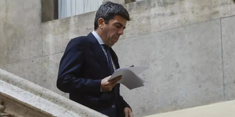 Mazón publica un vídeo con una canción de Rosalía y las redes no dan crédito