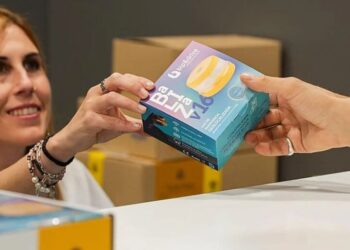 Correos comercializará la luz V16 obligatoria a partir de 2026