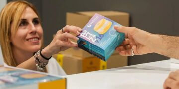 Correos comercializará la luz V16 obligatoria a partir de 2026