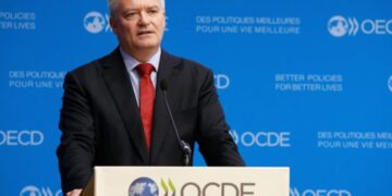 La OCDE lanza una dura crítica a Sánchez: advierte sobre el fracaso de su plan de vivienda y los riesgos del salario mínimo