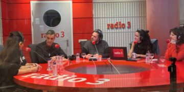 Pedro Sánchez se acerca al público joven con música indie y TikTok: visita sorpresa a Radio 3