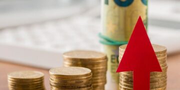 El salario medio en España crece un 5 %, pero uno de cada tres trabajadores cobra menos de 1.500 €