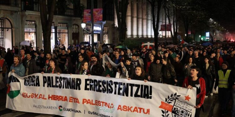 Bilbao se moviliza en defensa de Palestina antes del partido en San Mamés