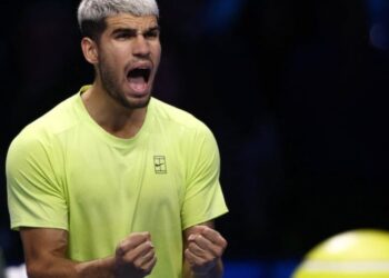 Carlos Alcaraz arrolla a Félix Auger‑Aliassime y alcanza la final de las ATP Finals 2025 en Turín