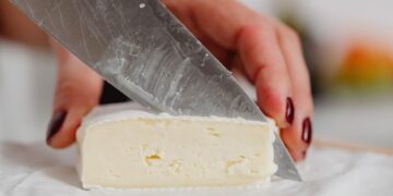 Alerta alimentaria en España: toxina estafilocócica detectada en queso Cabrales