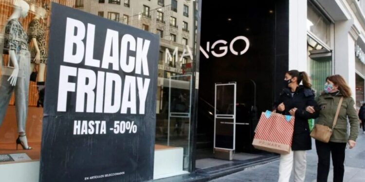 El Ministerio de Consumo refuerza la vigilancia ante ‘Black Friday’ y ‘Ciber Monday’