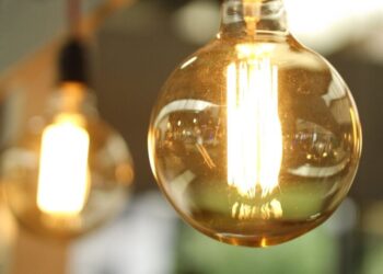 Precio de la luz por horas, jueves 20 de noviembre de 2025: estas son las franjas más baratas y las más caras