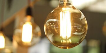 Precio de la luz por horas, jueves 20 de noviembre de 2025: estas son las franjas más baratas y las más caras