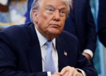 Trump firma una ley clave que obliga al Congreso a desclasificar los archivos de Epstein