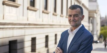 Antonio Maíllo se postula nuevamente para la Junta de Andalucía en 2026